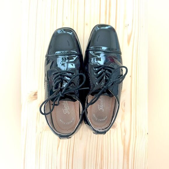 FLORSHEIM Shoe Company; Boys size 1.5.  Only worn once!  In perfect condition! - Picture 6 of 12
